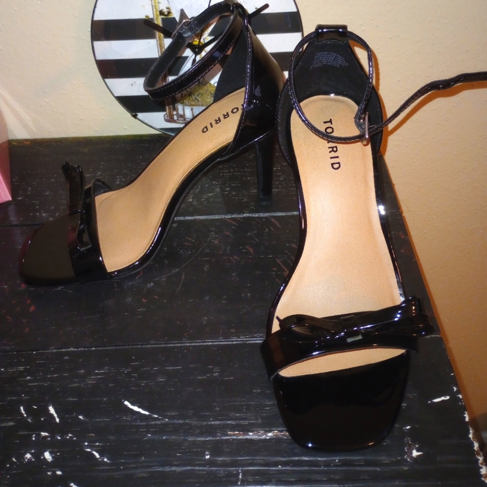 Cute black heels